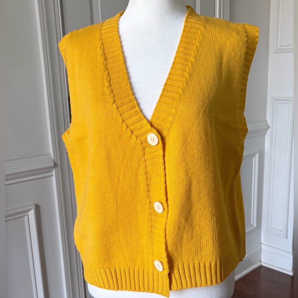 Light Knit Yellow Sweater Vest Size Large